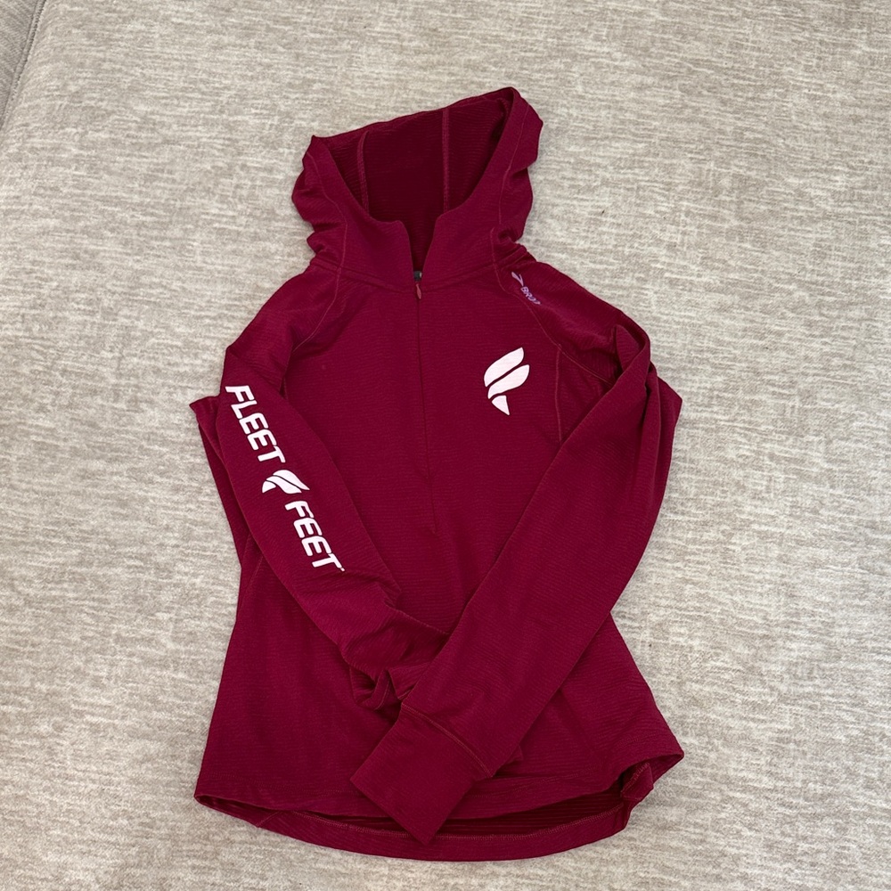 NWOT Fleet Feet Running top